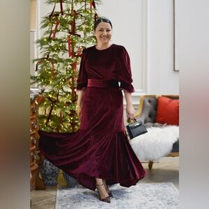 Elegant Burgundy Maxi Dress